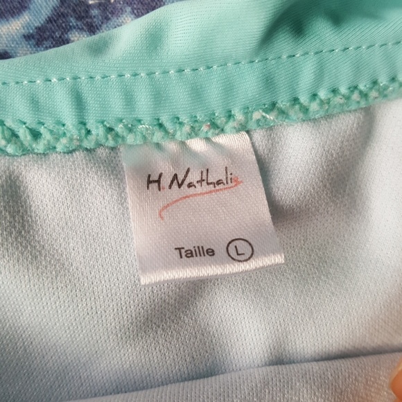 Bikini - Picture 3 of 3